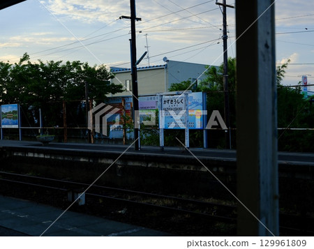 從鶴見線淺野站出發前往茅崎方向的列車 129961809