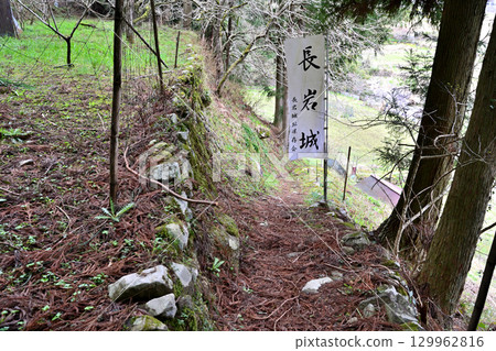 長岩城(豐前國),位於大分縣中津市,為縣級歷史遺址。城牆和圍牆均為石砌。 長岩城(豐前國),位於大分縣中津市,為縣級歷史遺址。城牆和圍牆均為石砌。 129962816