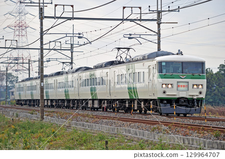 東北本線 東鷲宮~栗橋 JR東日本185系B3列車(大宮) 修學旅行 東北本線 東鷲宮~栗橋 JR東日本185系B3列車(大宮) 修學旅行 129964707