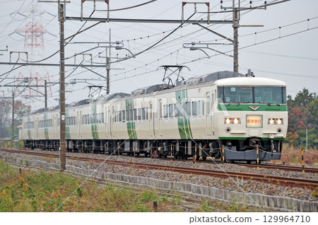 東北本線 東鷲宮～栗橋 JR東日本185系B6編組（大宮） 修學旅行 129964710