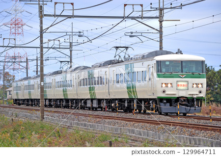東北本線 東鷲宮~栗橋 JR東日本185系B6編組(大宮) 修學旅行 東北本線 東鷲宮~栗橋 JR東日本185系B6編組(大宮) 修學旅行 129964711
