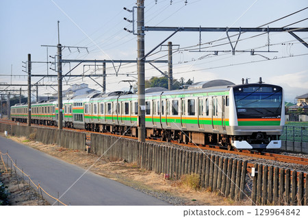JR East E231 series 1000 U622 (Oyama) on the Takasaki Line between Okabe and Fukaya 129964842