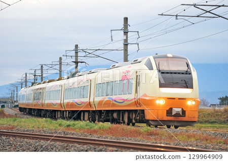 羽越幹線、西袋富士島、JR東日本、E653系列 1000系列、稻保 羽越幹線、西袋富士島、JR東日本、E653系列 1000系列、稻保 129964909