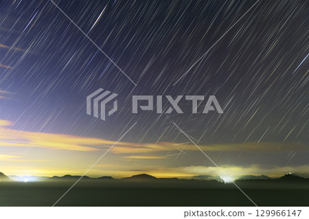 瀨戶內海的冬日星空:海霧中閃爍的星軌 瀨戶內海的冬日星空:海霧中閃爍的星軌 129966147