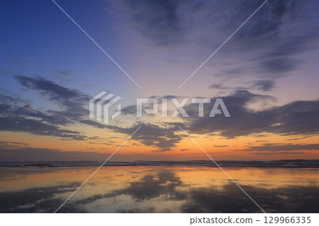 Morning glow reflected on the water surface 129966335