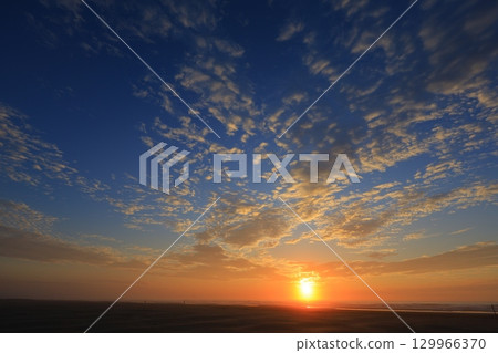 Morning glow reflected on the water surface Morning glow reflected on the water surface 129966370