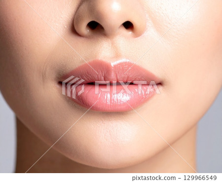 Lips close-up 129966549