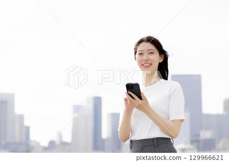 Woman using a smartphone 129966621