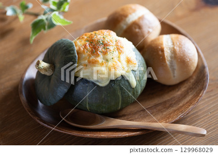 整個南瓜焗烤 整個南瓜焗烤 129968029