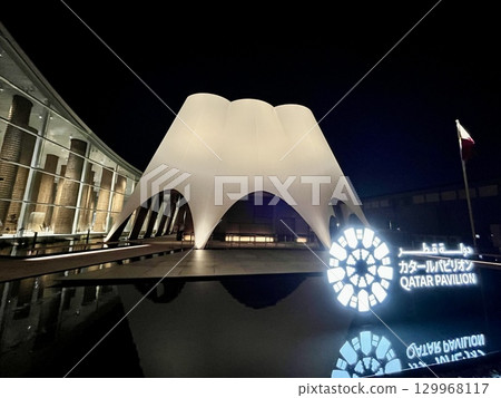 Osaka Kansai Expo 2025: The illuminated Qatar Pavilion 129968117
