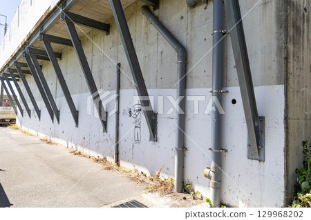 Tunnel under National Route 1 129968202