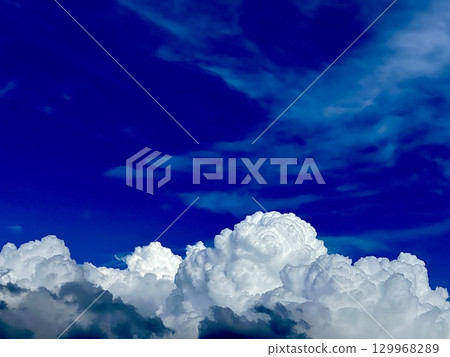 Summer blue sky and Izumo cloud 129968289