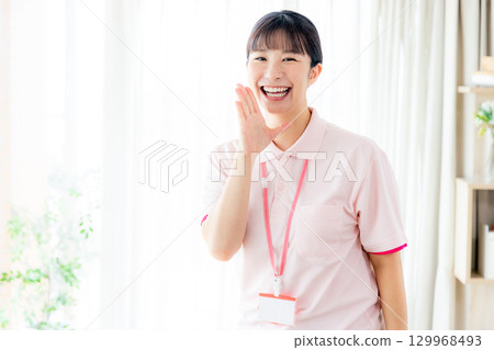 一個年輕的照顧者 129968493
