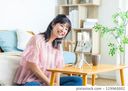 Women who deliver online 129968802