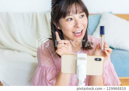 Women who deliver online 129968810