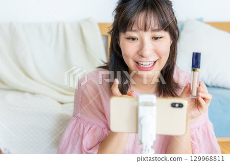 Women who deliver online 129968811