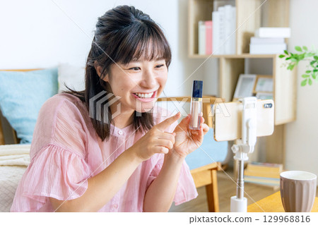 Women who deliver online 129968816