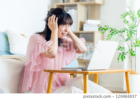 A young woman holding a head A young woman holding a head 129968837