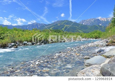 Hakuba in summer: mountain streams and the Northern Alps 129968914