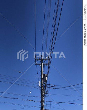 閃耀在藍天的電線 閃耀在藍天的電線 129969482