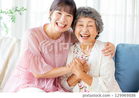 好老奶奶和孫女 129969886