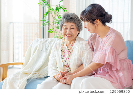 好老奶奶和孫女 129969890