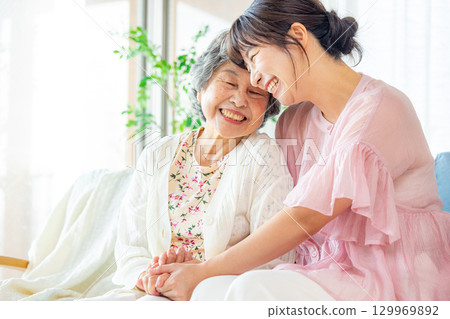 好老奶奶和孫女 129969892