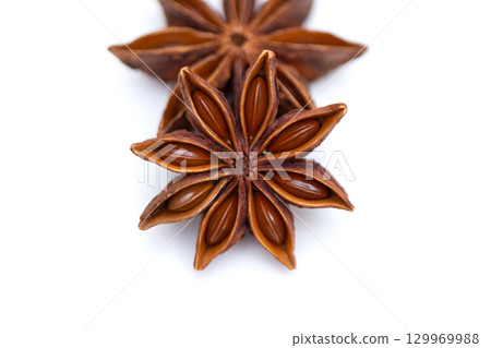 Octagonal star anise 129969988