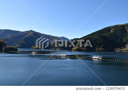 秋天的奧多摩湖,東京 秋天的奧多摩湖,東京 129970455