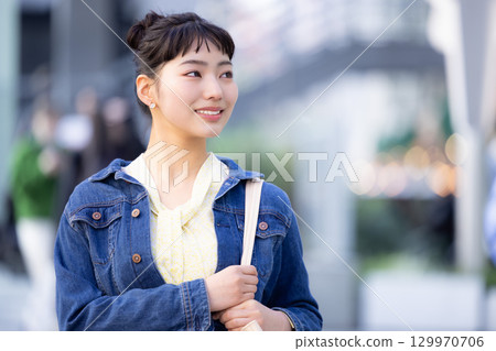街拍年輕女子肖像 街拍年輕女子肖像 129970706