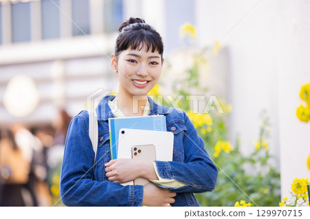 女大學生的肖像 129970715