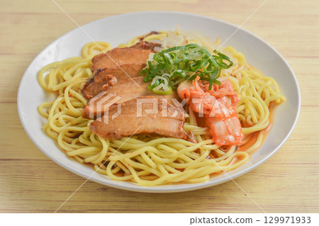 紅燒肉泡菜冷麵 紅燒肉泡菜冷麵 129971933