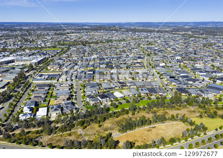 Residential houses in the suburb of Oran Park in NSW, Australia 129972677