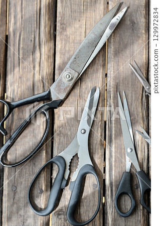 Several pairs of used scissors for various purposes Several pairs of used scissors for various purposes 129972834