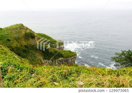 [View of Chinbe-no-hana from Chinbe-no-hana Observatory in Akkeshi Town, Akkeshi-Kiritappu-Kombu-Mori Quasi-National Park, "Ayamegahara"] 129973065
