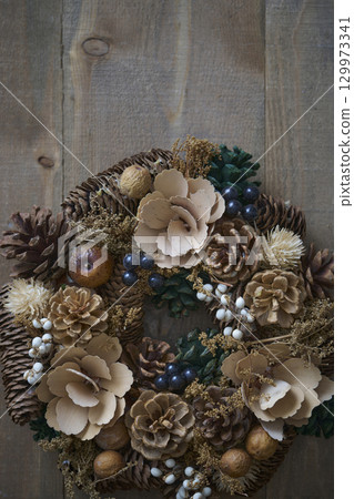 Christmas wreath on a wooden wall 129973341