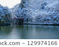高岡城公園的護城河被大雪覆蓋 129974166