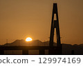 立山連峰與新湊橋上冉冉升起的太陽 129974169