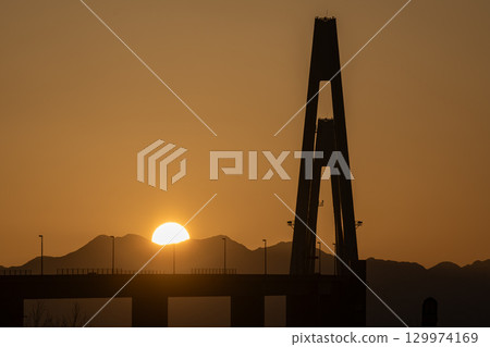 The rising sun over the Tateyama mountain range and Shinminato Bridge The rising sun over the Tateyama mountain range and Shinminato Bridge 129974169