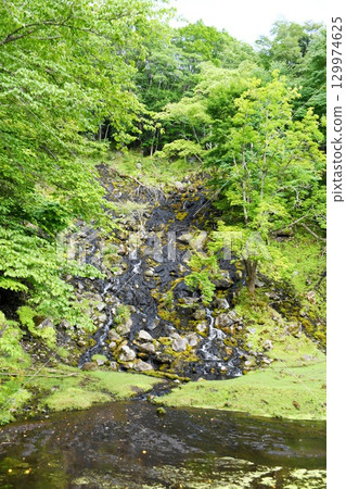 [Ashoro Town, Akan Mashu National Park, Nationally Designated Natural Monument "Onneto Hot Spring Waterfall"] 129974625