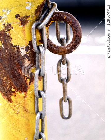 Rusty chain in the parking lot 129974713