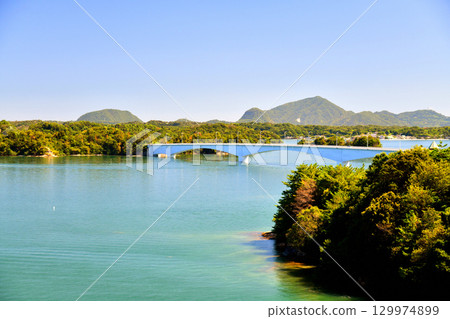 View of Maejima Bridge (No. 4 Bridge) from Matsushima Bridge (No. 5 Bridge) (Kamiamakusa City, Kumamoto Prefecture) [July 2025] 129974899