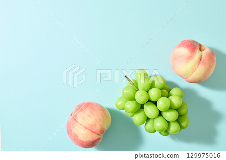 Shine muscat and peach 129975016