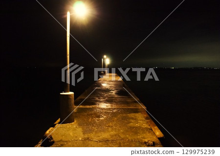 房總半島夜景：岡本碼頭 129975239