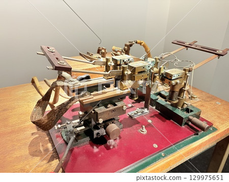 Machine for making glasses 129975651