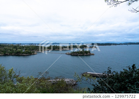 仙台松島毘沙門堂後方眺望的景色(四大景、大觀、多聞山) 仙台松島毘沙門堂後方眺望的景色(四大景、大觀、多聞山) 129975722