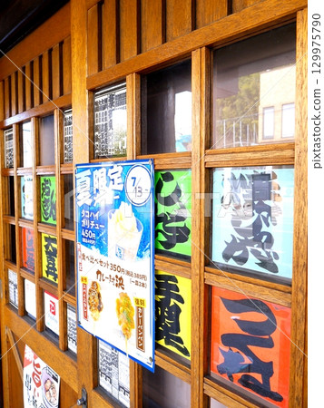 The entrance to the izakaya 129975790