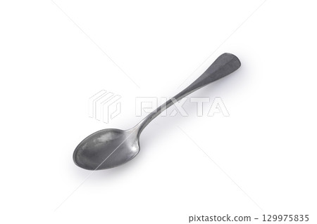 白色背景中的古董勺子 白色背景中的古董勺子 129975835