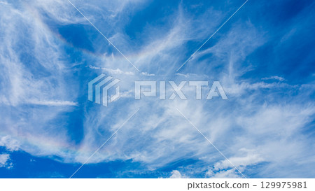 雙暈現象和許多白雲分兩層流動 雙暈現象和許多白雲分兩層流動 129975981