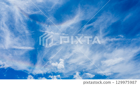 Double halo phenomenon and many white clouds flowing in two layers 129975987